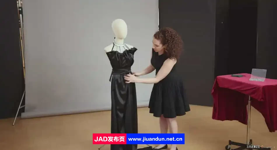 Lindsay Adler-DIY设计12款连衣裙及拍摄出时尚大片教程-中英字幕 摄影 第11张