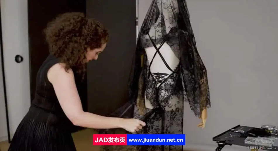 Lindsay Adler-DIY设计12款连衣裙及拍摄出时尚大片教程-中英字幕 摄影 第4张