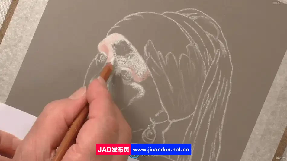 戴珍珠耳环的女孩粉彩铅笔绘画视频教程 CG 第2张